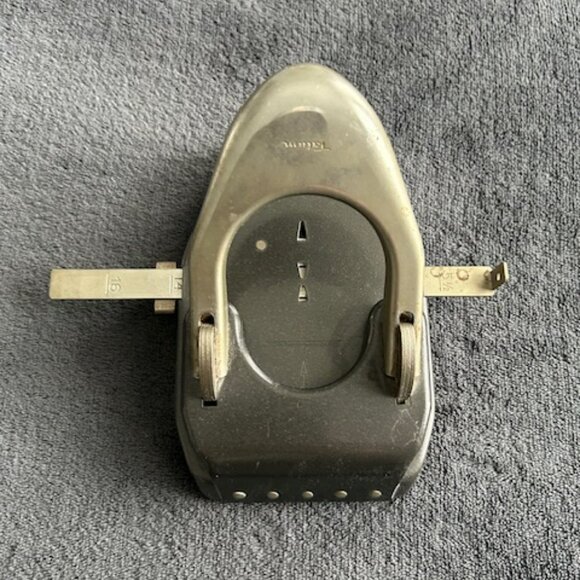 Vintage Wilson Jones Co. Model 80 Hole Puncher - Picture 2 of 5